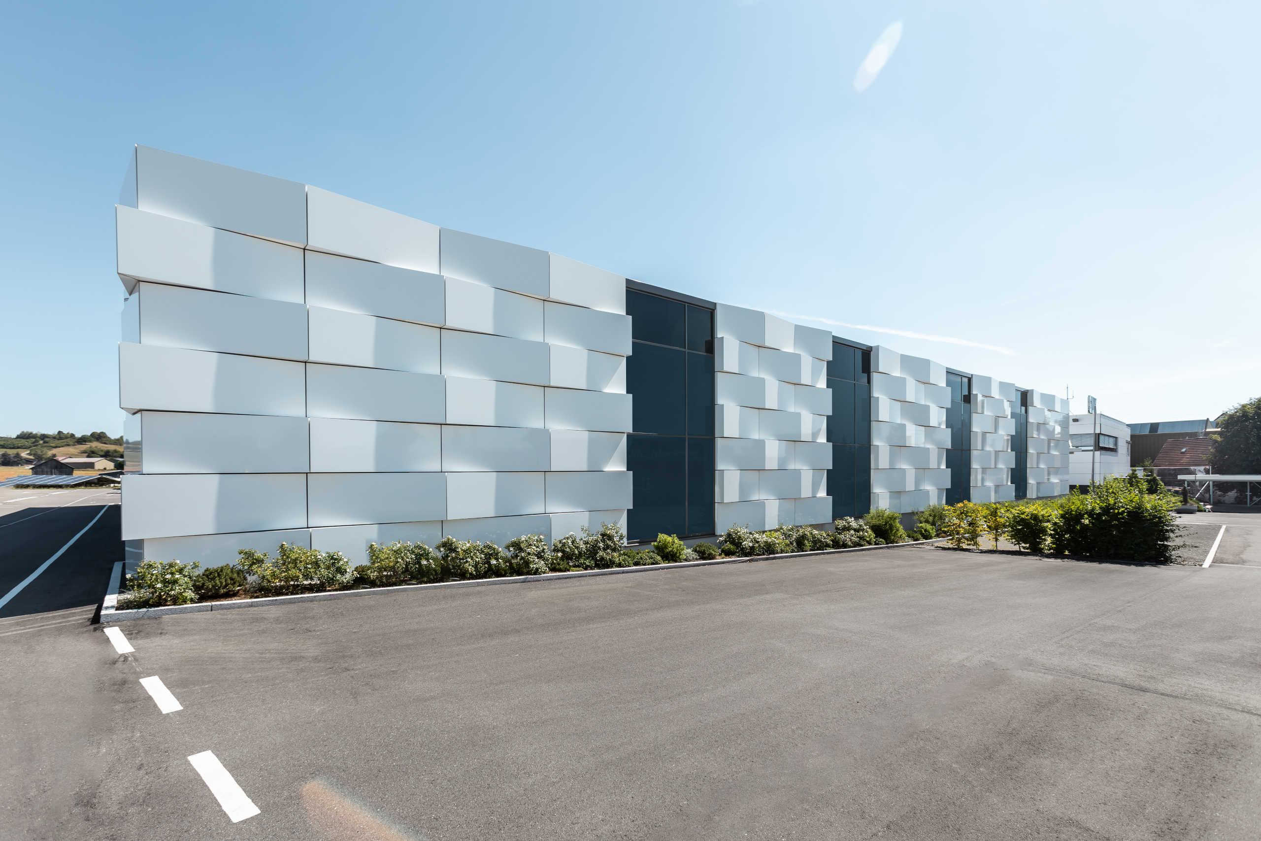 GUK Halle H5 Aussenansicht gefalzte Fassade